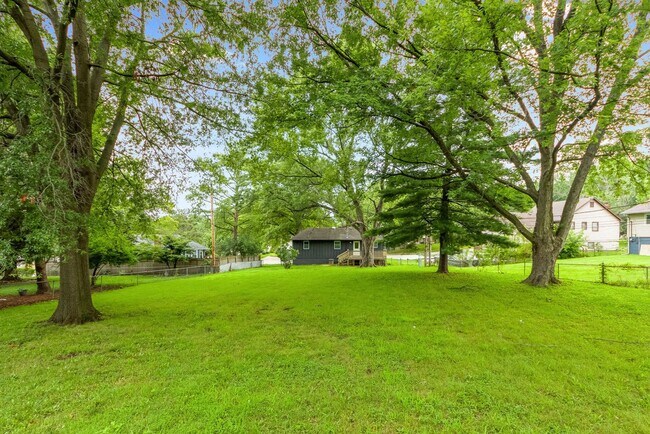 Foto del edificio - Spacious 4-Bed / 2-Bath Home – Grandview, MO
