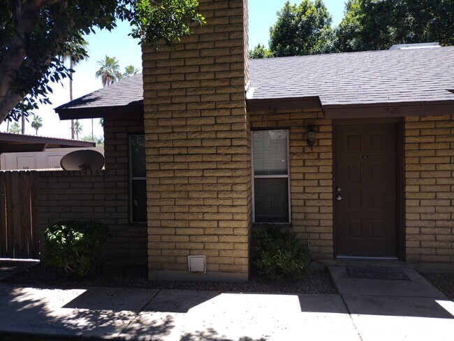 Foto del edificio - 2515 S Maple Ave