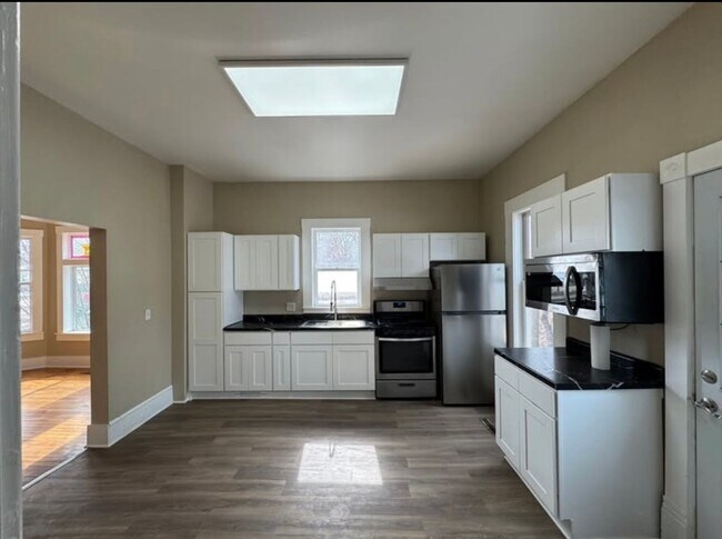Foto del edificio - Newly Updated 5-Bedroom, 2-Bath Home – Spacious, Modern & Move-In Ready!
