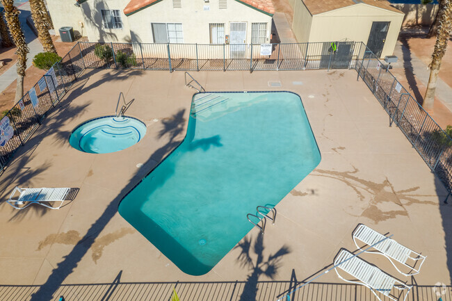 Área de piscina - SANTA FE APARTMENTS