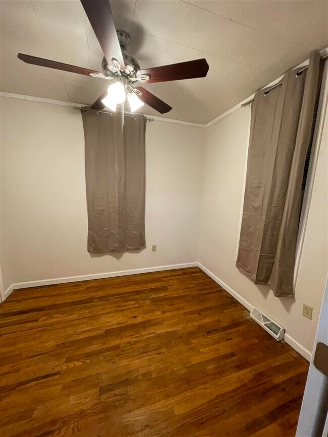Building Photo - 409 Litchfield St