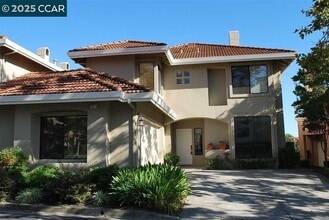 Building Photo - 772 Lakemont Pl