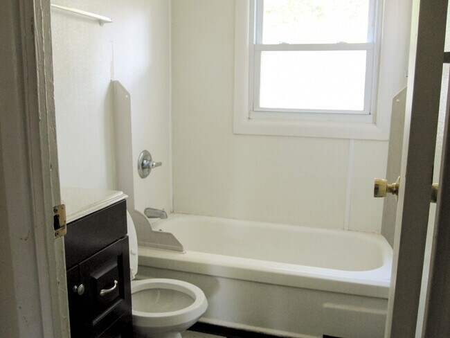 Building Photo - Ramshaw Properties Rental