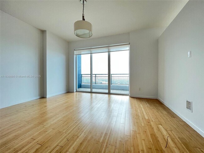 Foto del edificio - 60 SW 13th St