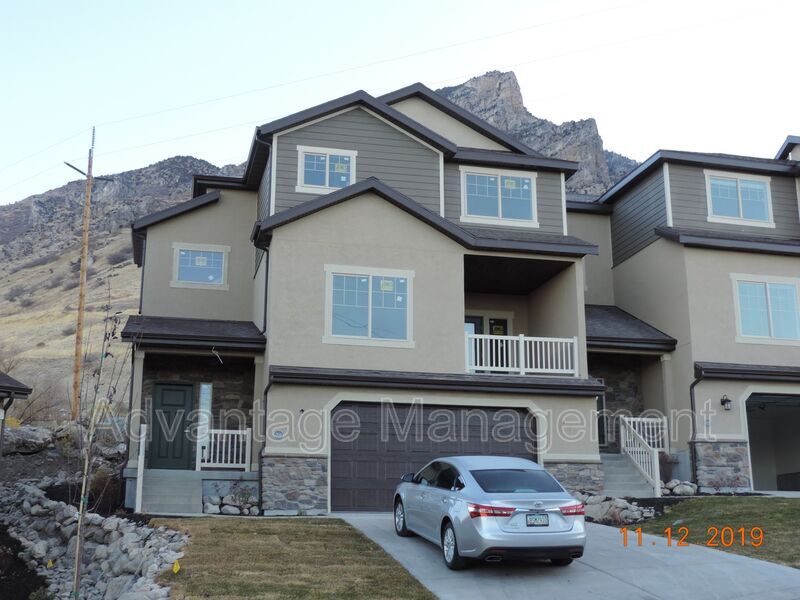Primary Photo - 1709 E Aspen Loop