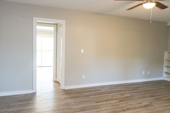 Foto del edificio - 346 Poplar St