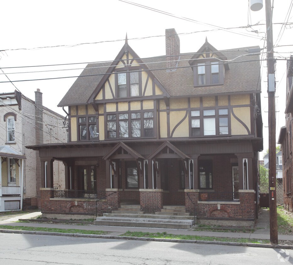 Building Photo - 482-484 S Franklin St