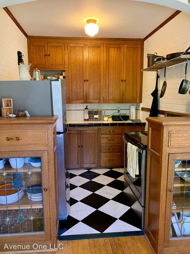 Building Photo - 1 br, 1 bath House - 1100 17th Ave. #201