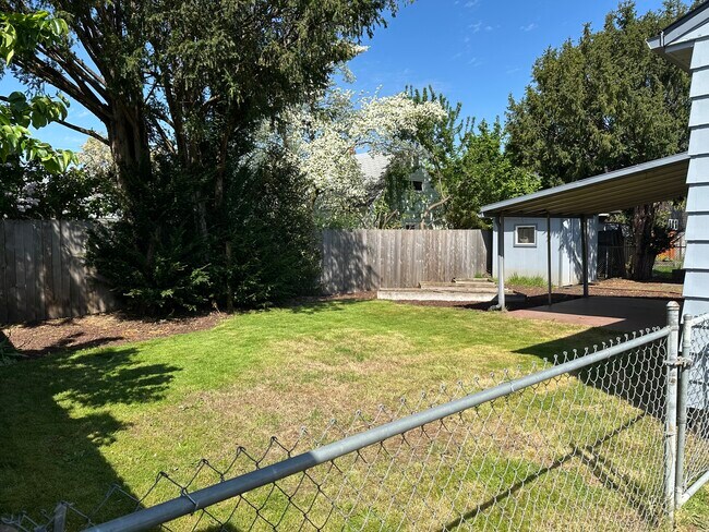 Building Photo - 5105 SE 51st Ave