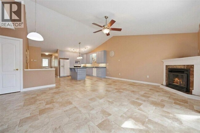 Photo du bâtiment - 207 Cassandra Blvd