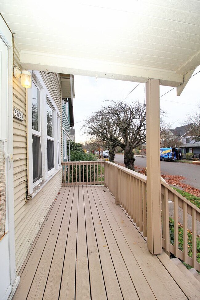 Foto del edificio - Unique 2-story Layout 1Bd + BONUS w/ 2 Bath House in Walkable Mississippi Neighborhood