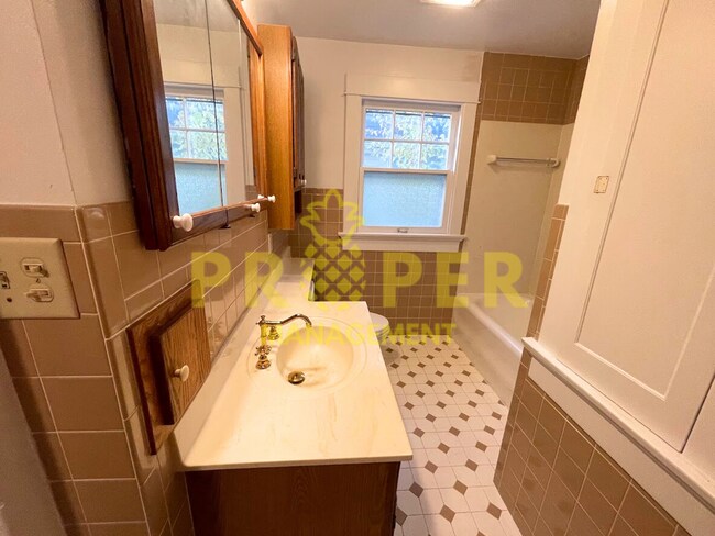 Foto del edificio - 3 bedrooms 1 bathrooms house for rent