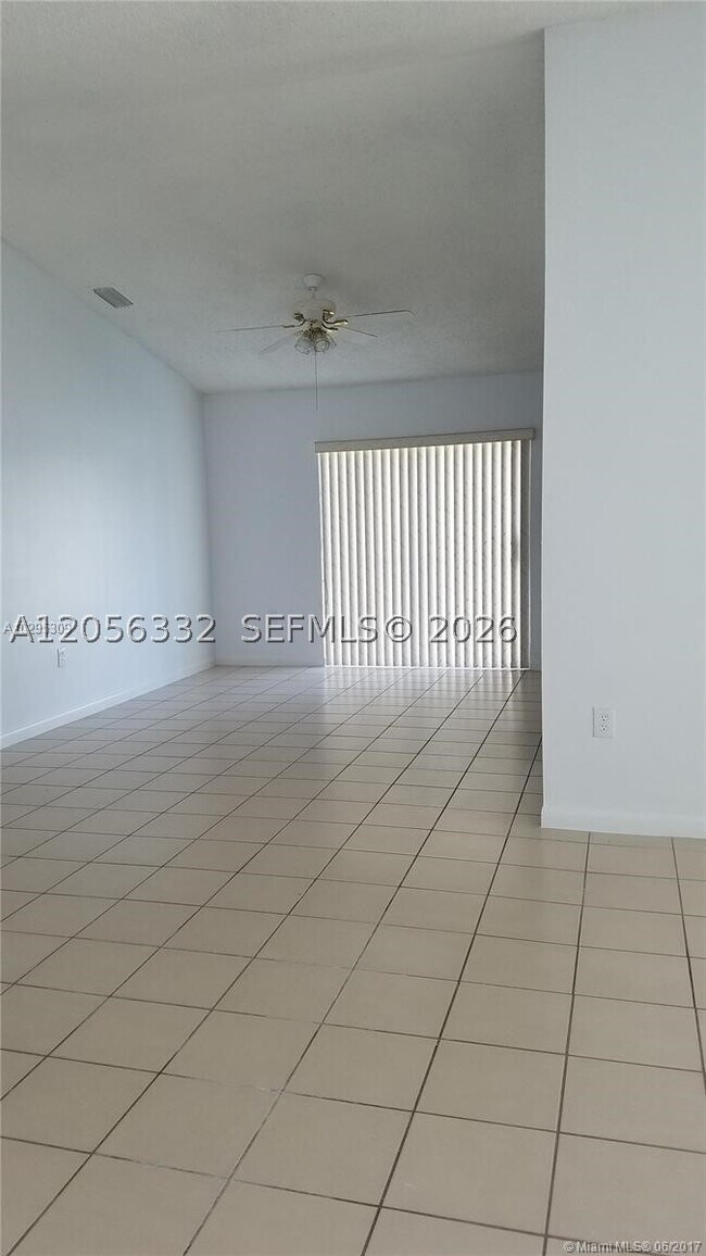 Foto del edificio - 16901 NW 70th Ave