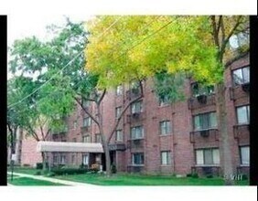 Building Photo - 835 Pearson St