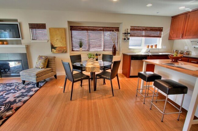 Foto del edificio - 3 bedroom in Seattle WA 98105