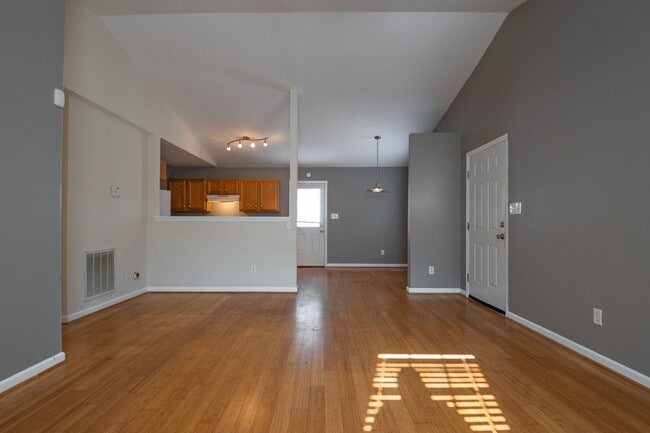 Foto del edificio - Comfortable 3 Bedroom / 2 Bath One - Level...