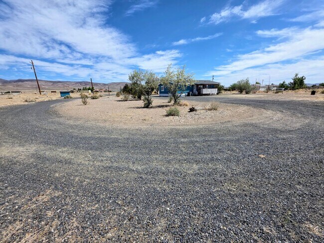Foto del edificio - Charming 3 Bedroom Home on Large 5 Acre Property