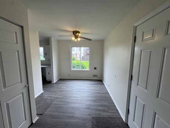 Building Photo - 10 Fernwood Dr