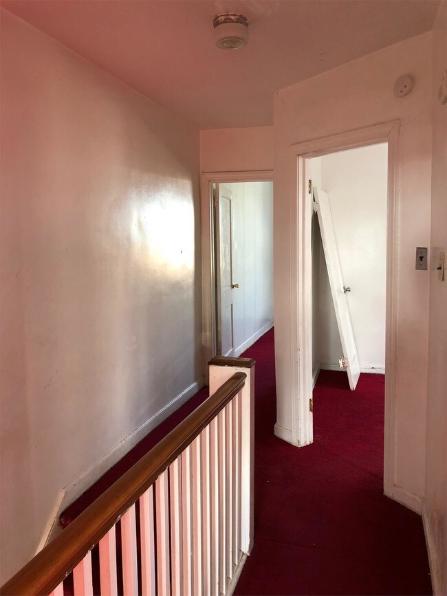 Foto del edificio - 1143 Magee Ave