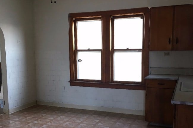 Cocina amplia - 4064 E 57th St