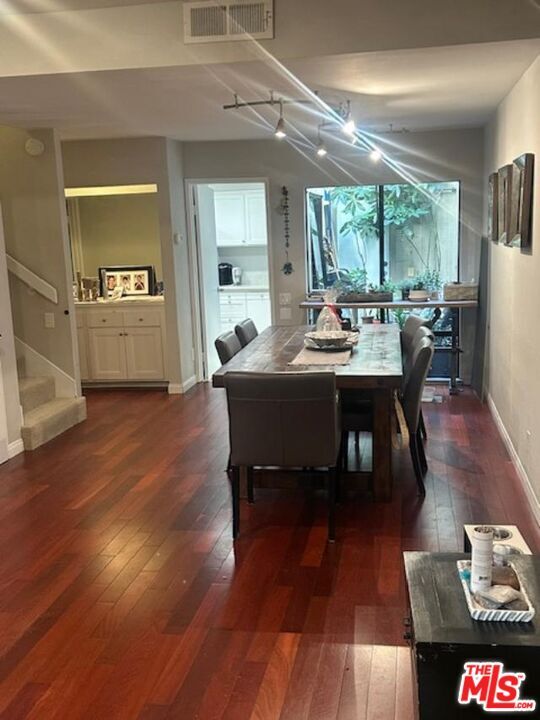 Foto del edificio - 1220 Manning Ave