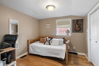 Building Photo - 35 Mountain View Rd