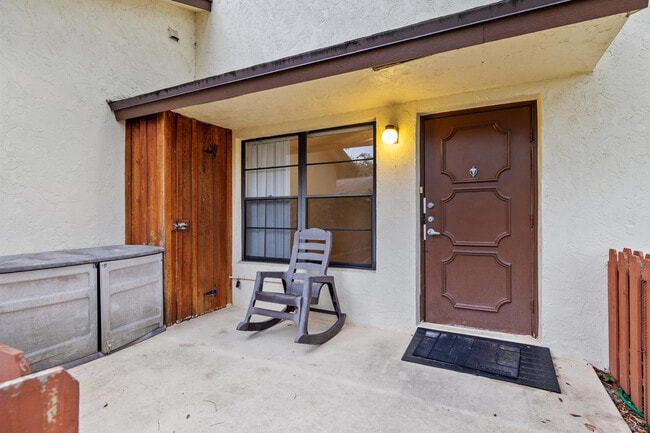 Building Photo - 8019 SE Villa Cir
