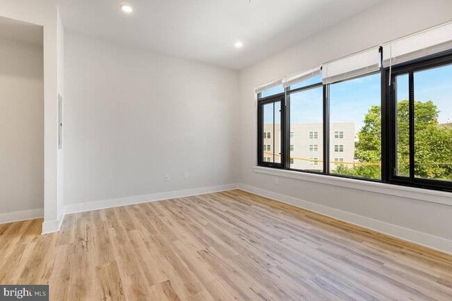 Foto del edificio - 2440 Kensington Ave