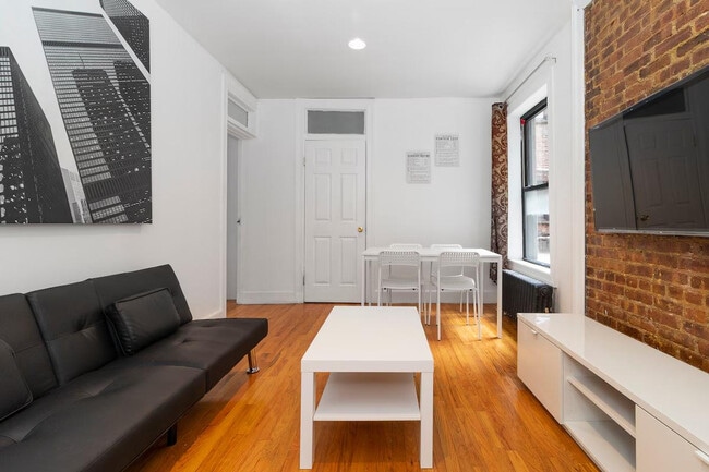 Building Photo - 322 E 93rd St