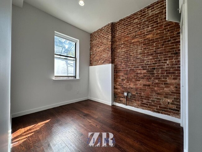 Building Photo - 946 Fulton St