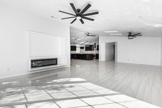 Building Photo - 4401 W McRae Way