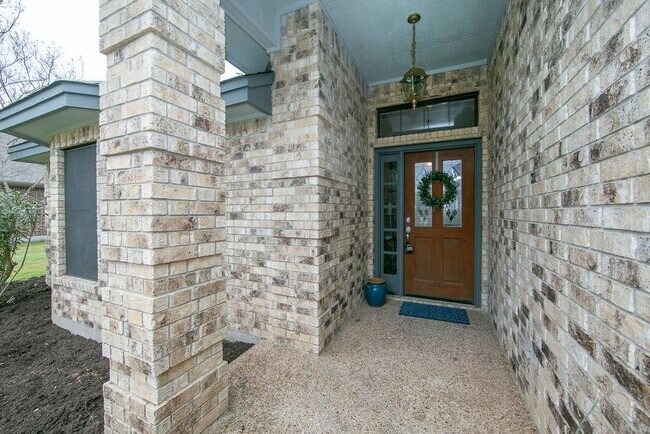 Building Photo - 13102 Villa Park Dr