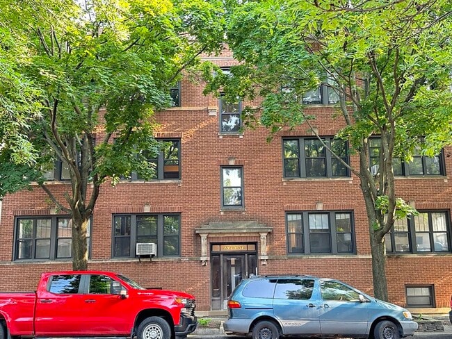 Building Photo - 1949 W Cuyler Ave