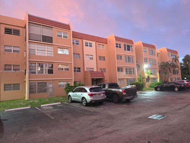 Foto del edificio - 2451 NW 41st Ave