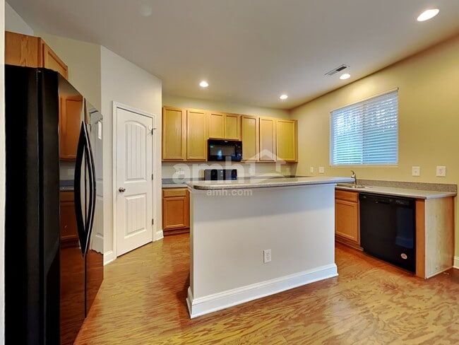 Foto del edificio - 306 Duck Pond Ln