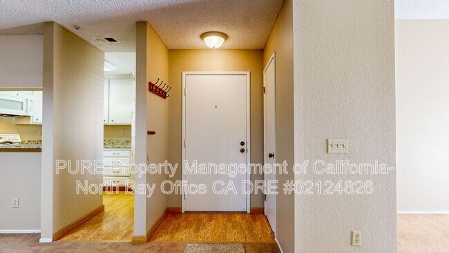 Foto del edificio - 2703 Woodlake Dr