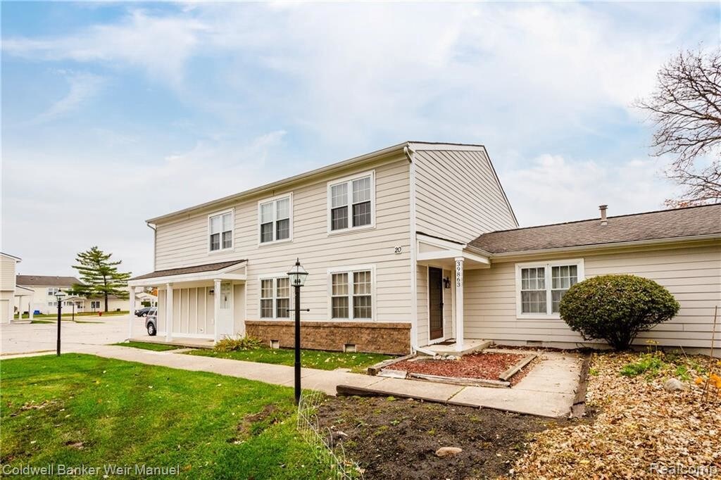 Primary Photo - 39863 Village Wood Ln