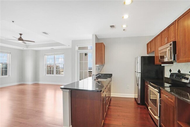 Foto del edificio - 325 East Paces Ferry Rd NE