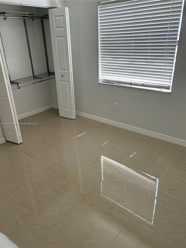 Foto del edificio - $2,200MONTHLY;20730 NE 8TH CT #204-16