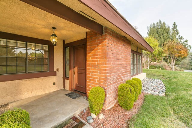 Building Photo - 233 Canyon Crest Dr