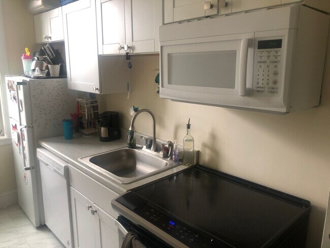 Foto del edificio - HOT BROOKLINE LISTING!!!!!