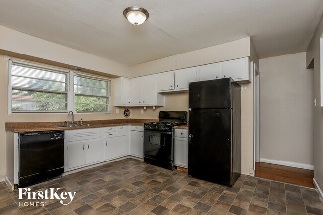 Building Photo - 1355 Del Rey Dr