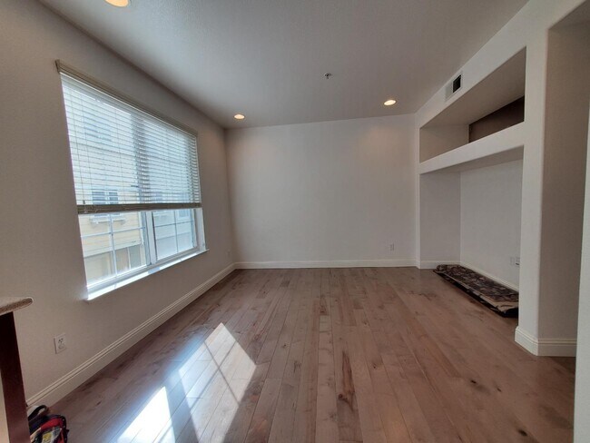 Building Photo - 317 Destino Cir