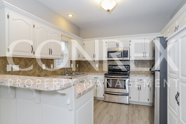 Building Photo - Fantastic Tri-Level Home in Shadowbrook!