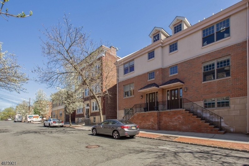 83 Bay St Unit 2, Montclair, NJ 07042 Room for Rent in Montclair, NJ