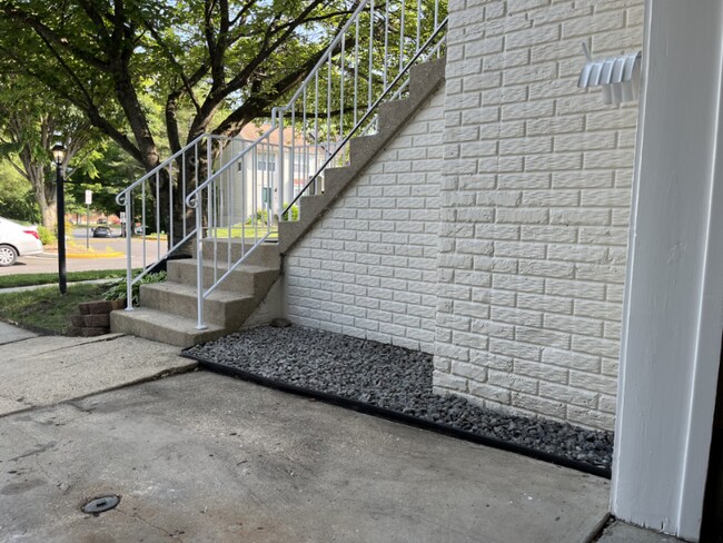 Building Photo - 117 College Station Dr