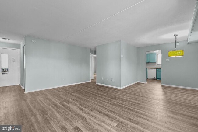 Foto del edificio - 885 N York Rd