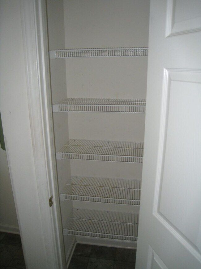 Building Photo - Cozy Condo