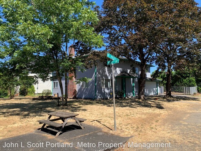 Foto del edificio - 5 br, 3 bath House - 6909 NE Pacific Street
