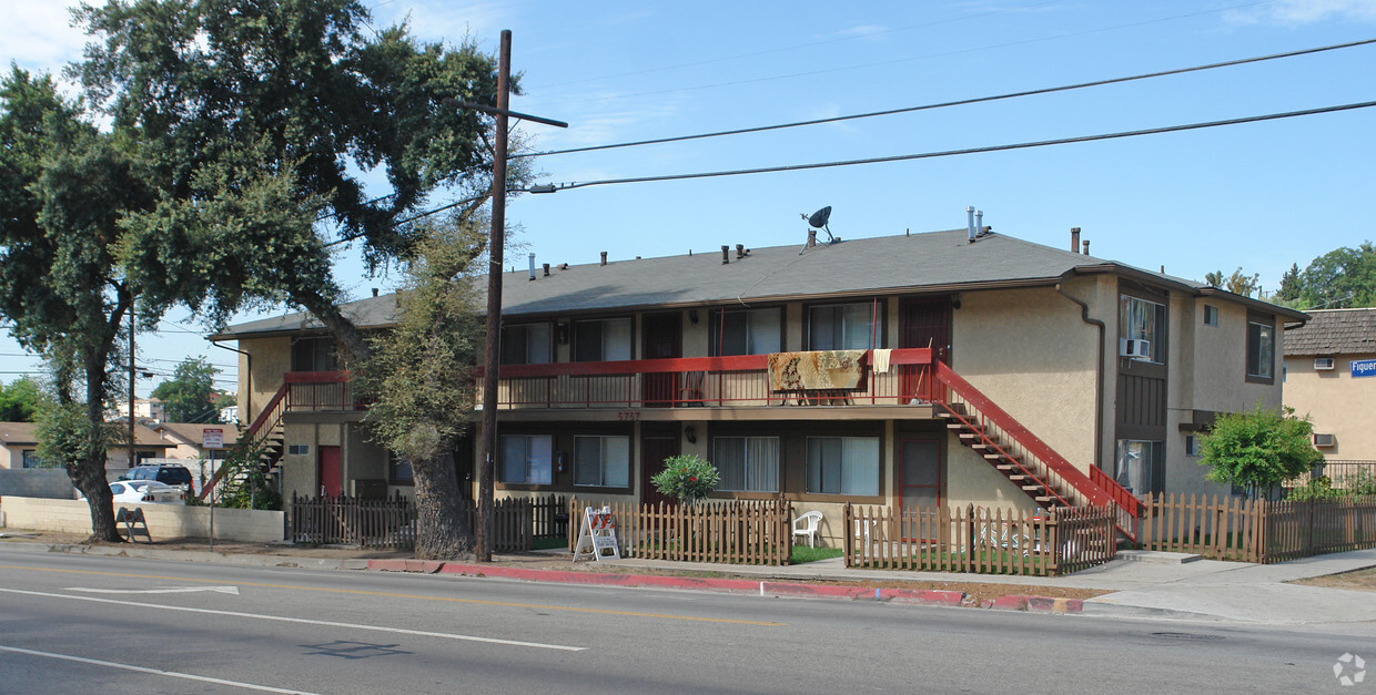 Building Photo - 6765-6767 N Figueroa St